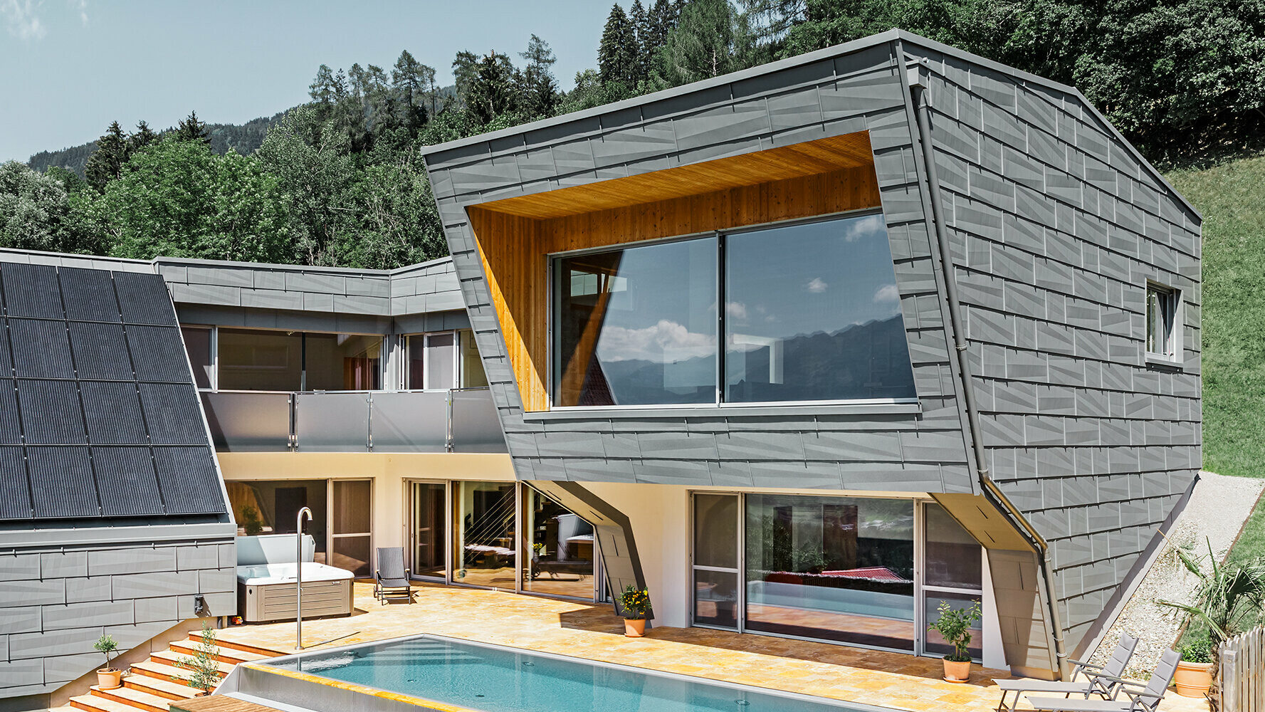 Moderna casa unifamiliare con pannello e pannello per facciata FX.12 in P.10 grigio chiaro