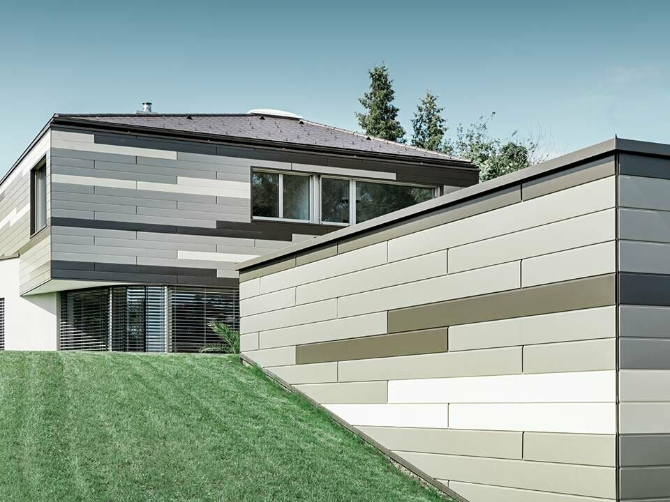 Moderne Fassadenbekleidung mit PREFA Sidings in drei Farben