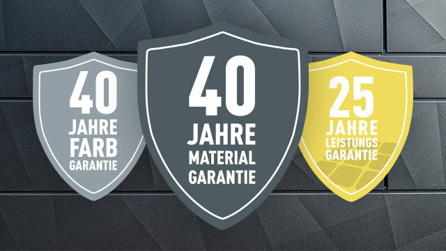 die drei Garantie-Siegel von PREFA für 40 Jahre Materialgarantie, 40 Jahre Farbgarantie und 20 Jahre Leistungsgarantie