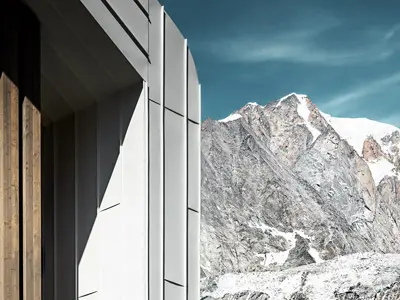 Facciata PREFALZ Hotel des Alpes con le montagne sullo sfondo