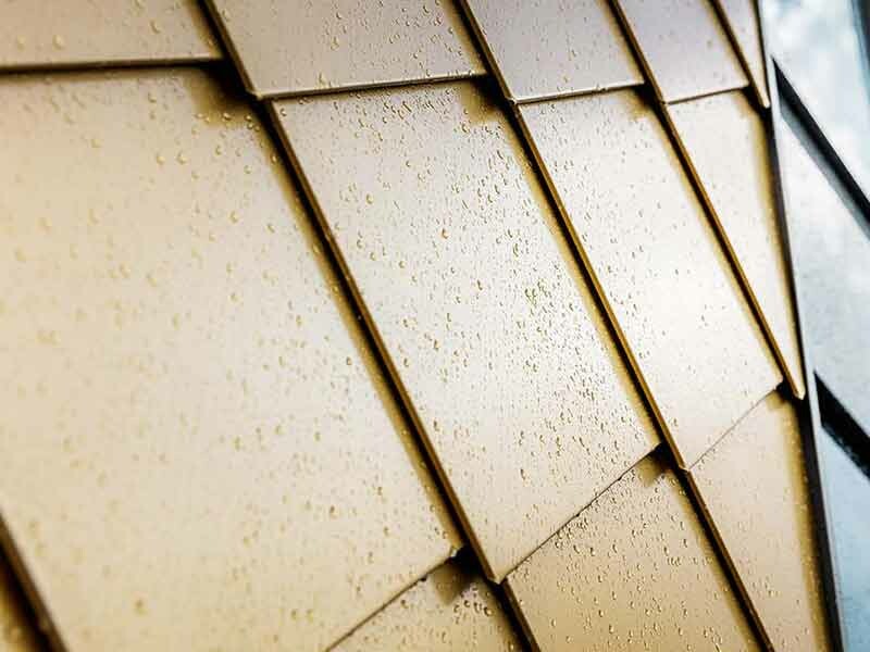 dettaglio rivestimento di edificio commerciale in scaglie 29 PREFA mayagold