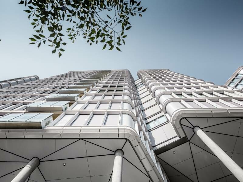Le facciate "Belvedere Apartments" sono composte da una combinazione di vetro, elementi in ceramica e alluminio PREFA.