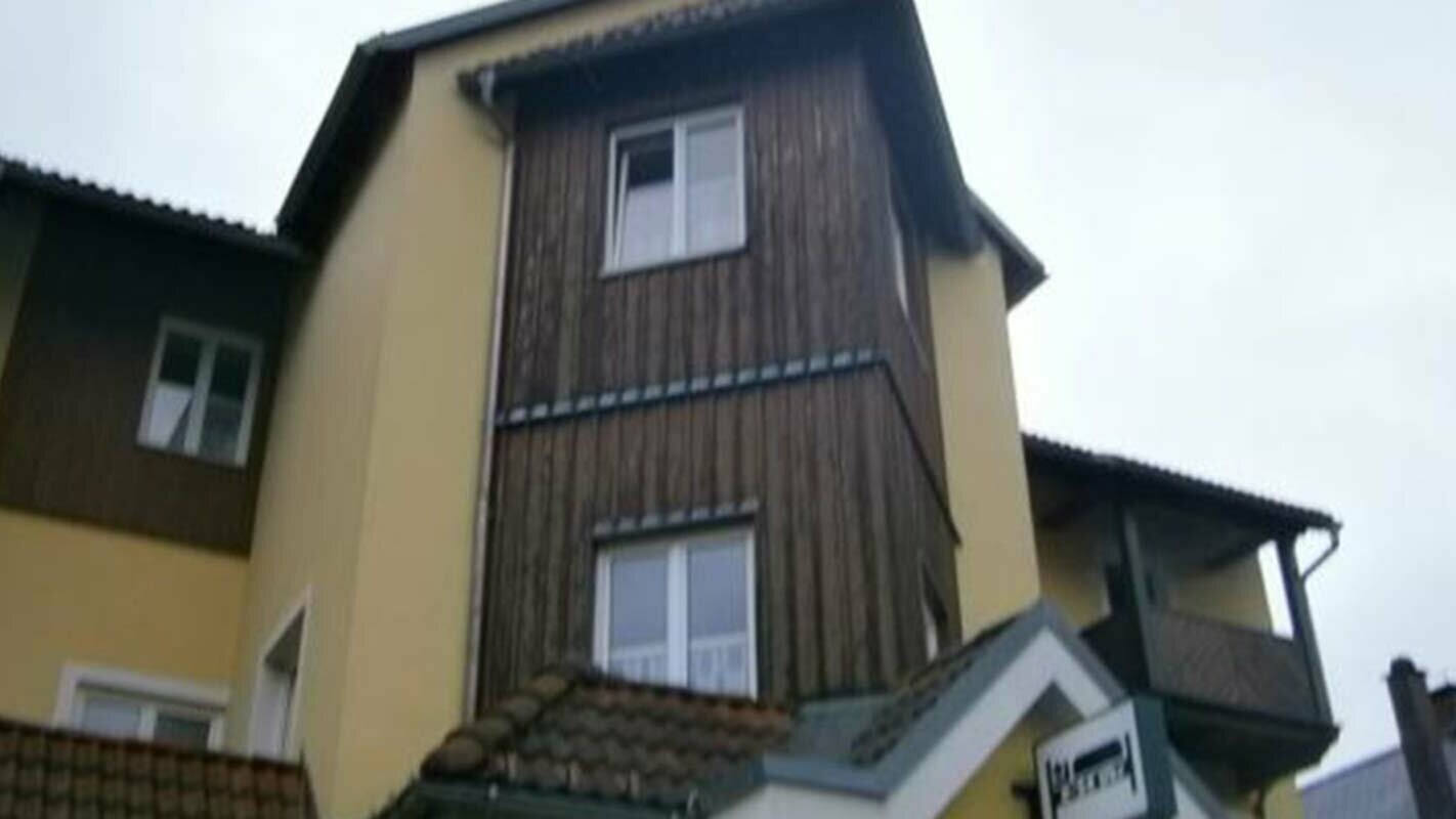 Edificio prima della ristrutturazione della facciata con losanghe PREFA