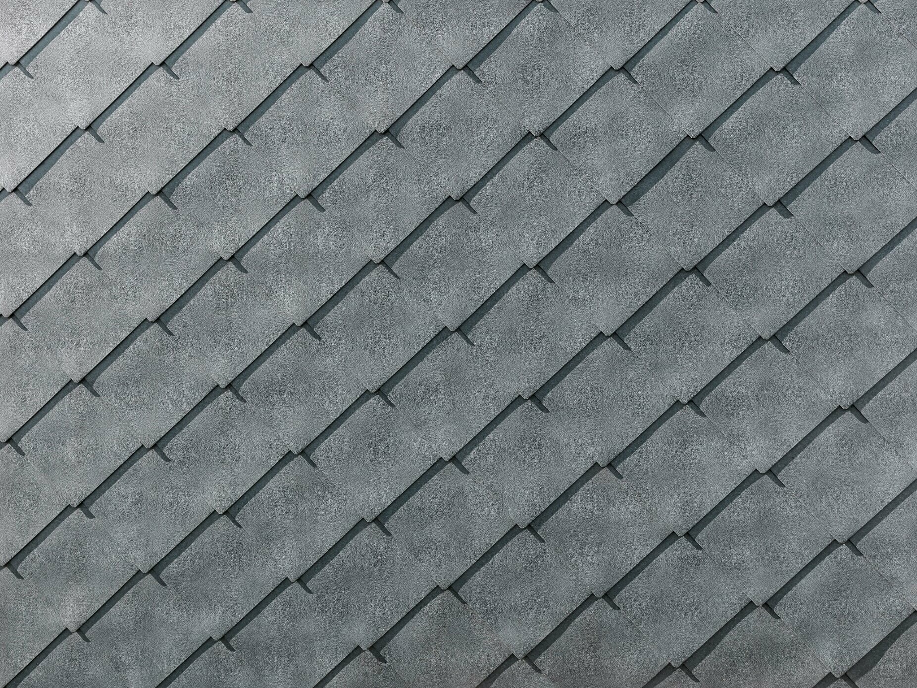 Particolare delle scaglie per facciata PREFA in alluminio 44 × 44 in P.10 grigio pietra
