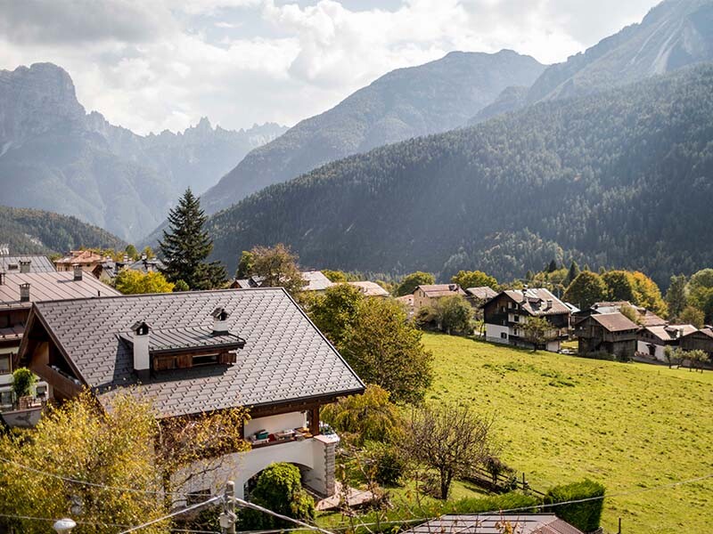 Casa privata ristrutturata con rivestimento in Tegole PREFA R.16