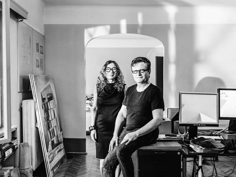 Gli architetty Gyula Kiss e Irén Járomi di Budapest hanno pianificato il mercato a Nagykörös.