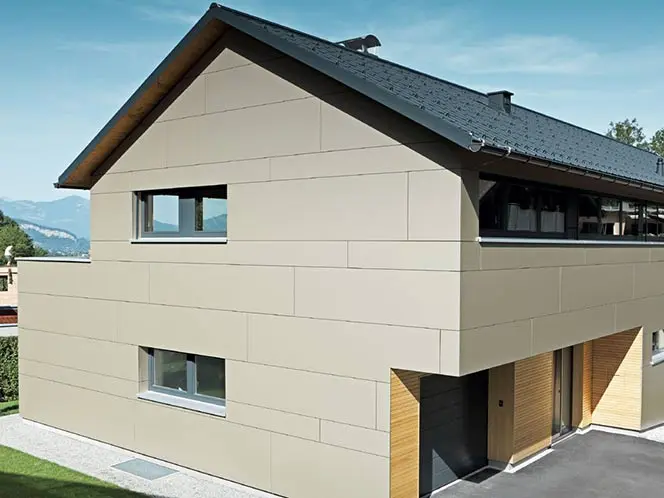 Einfamilienhaus in Hohenems, Österreich: Satteldach mit PREFA Dachplatte