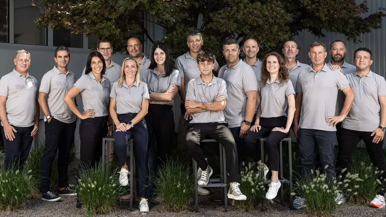 Gruppenfoto der PREFA Mitarbeiter am Standort Italien.