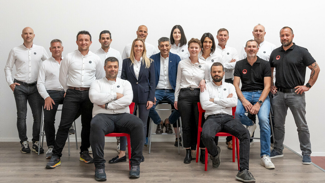 Gruppenfoto der PREFA Mitarbeiter am Standort Italien.