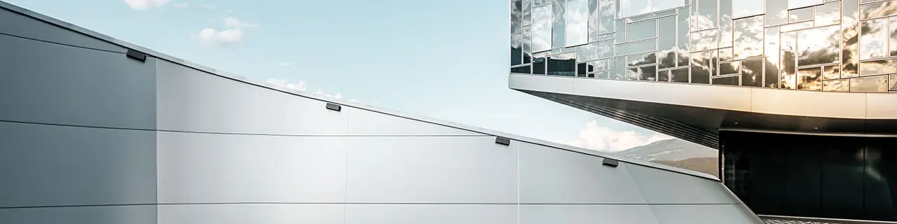 L'edificio di nuova generazione è stato in parte realizzato con PREFA pannello compisito