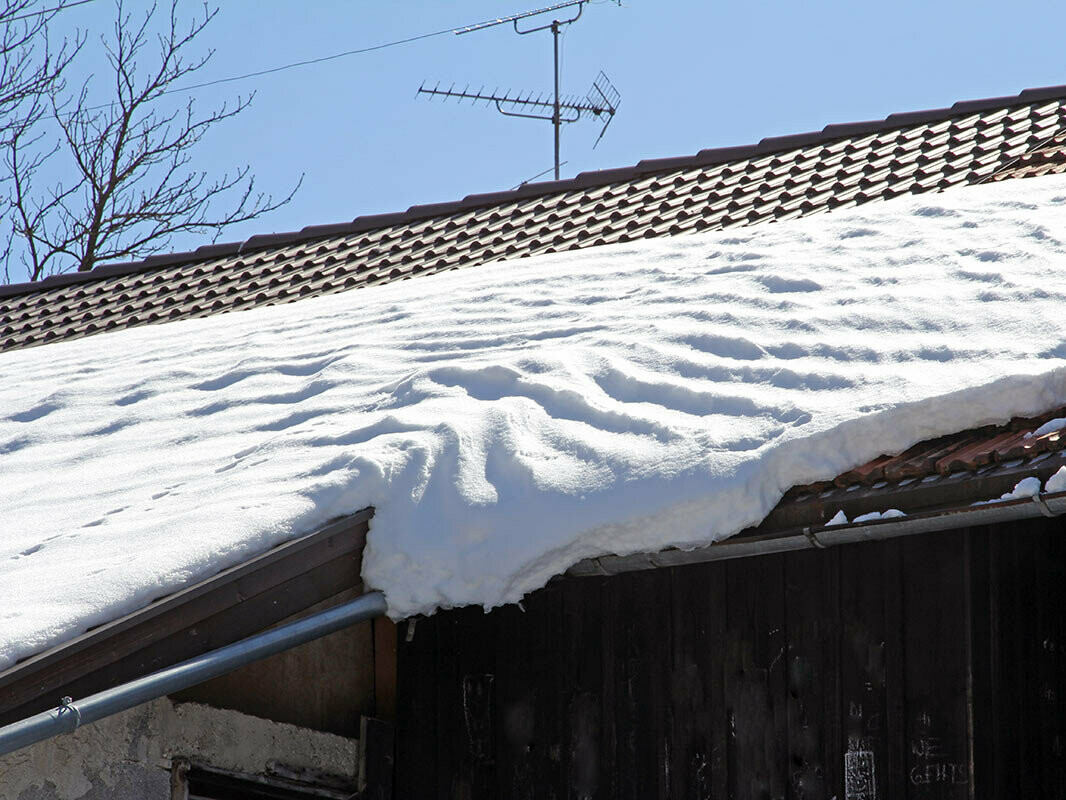 Danni al tetto causati dalla neve
