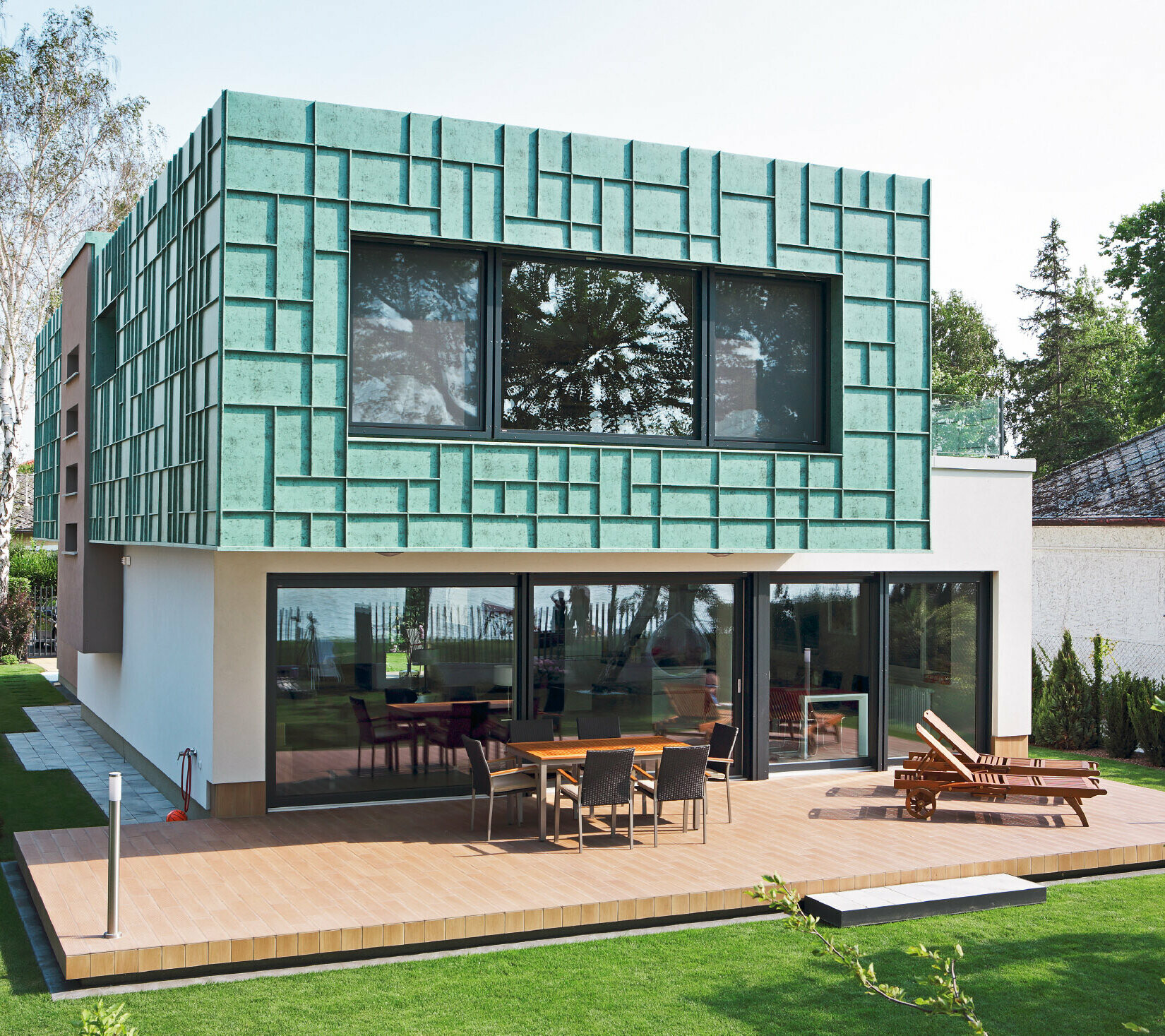 Casa unifamiliare moderna con facciata a prova di tempesta rivestita con PREFALZ di colore P.10 patina verde.
