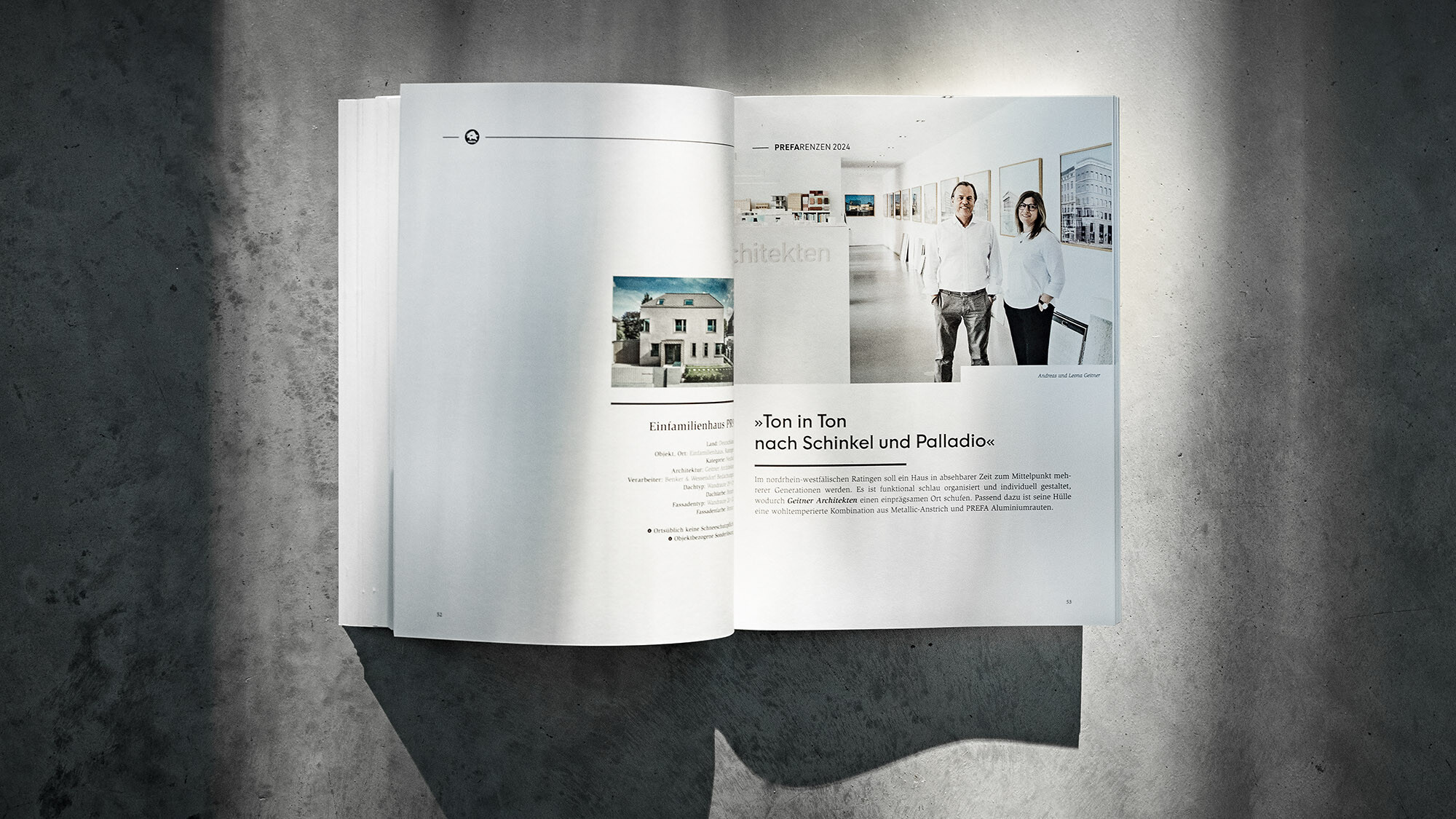 Libro PREFARENZEN 2024 aperto, su sfondo grigio, con un articolo sulla casa monofamiliare PR9 di Geitner Architekten.