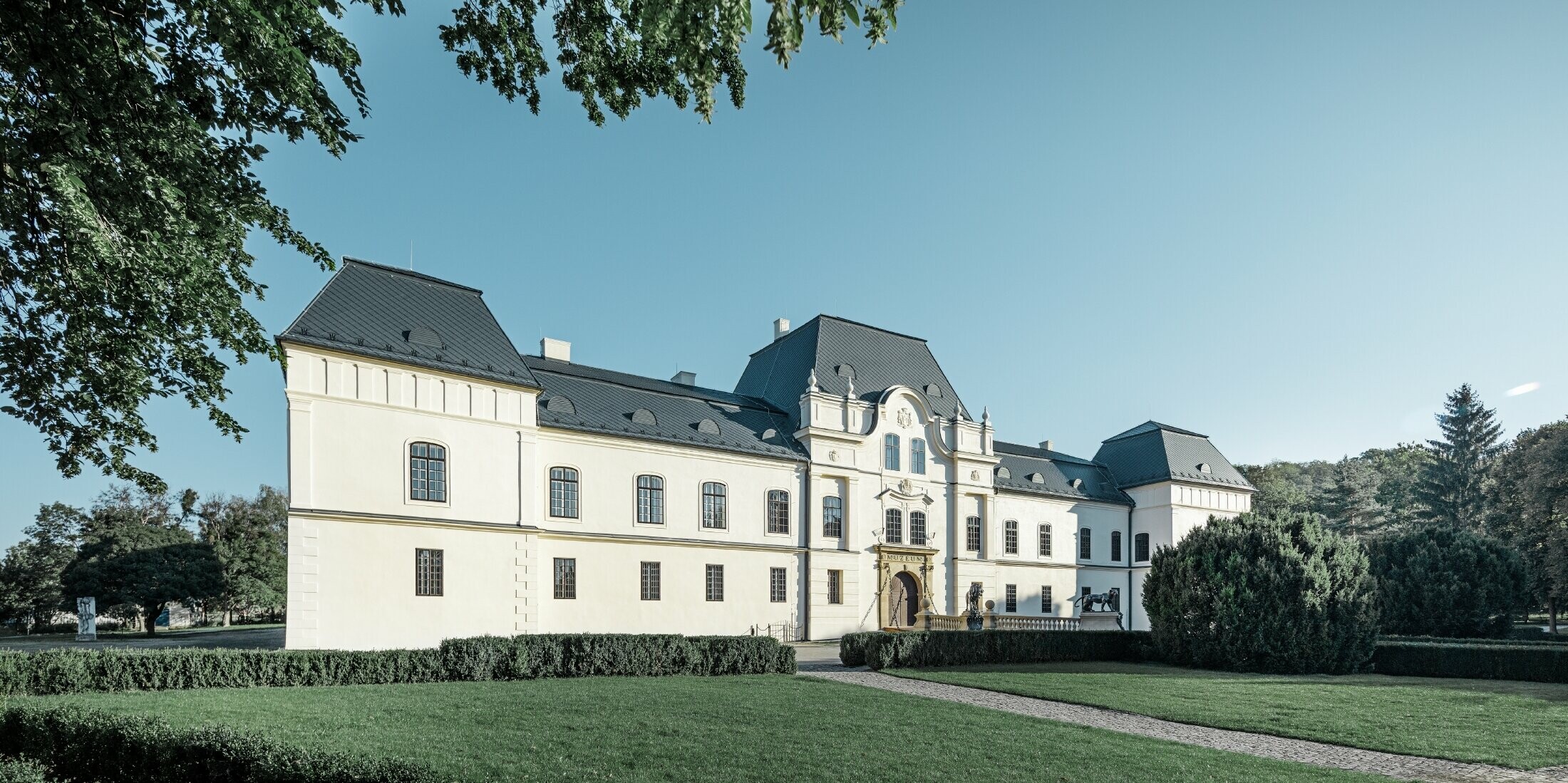 Schloss Humenné ist im Stil der Renaissance gebaut und wurde mit der PREFA Dachraute in anthrazit neu eingedeckt
