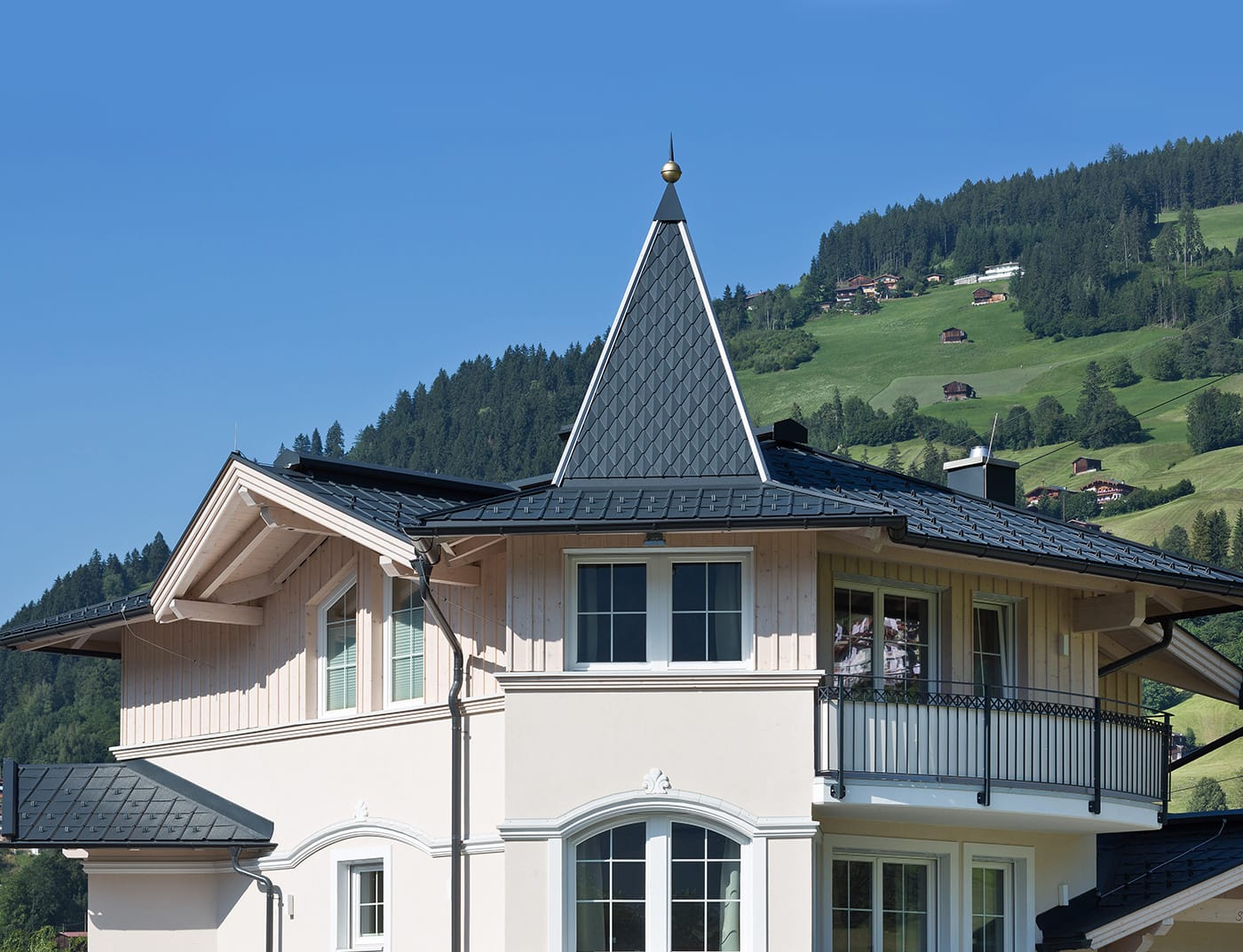 Referenzobjekte PREFA Dachsysteme Dachraute klein 01 P.10 braun