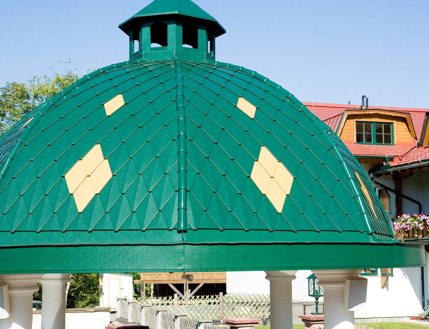 Referenzobjekte PREFA Dachsysteme Dachraute klein 06 P.10 moosgrün