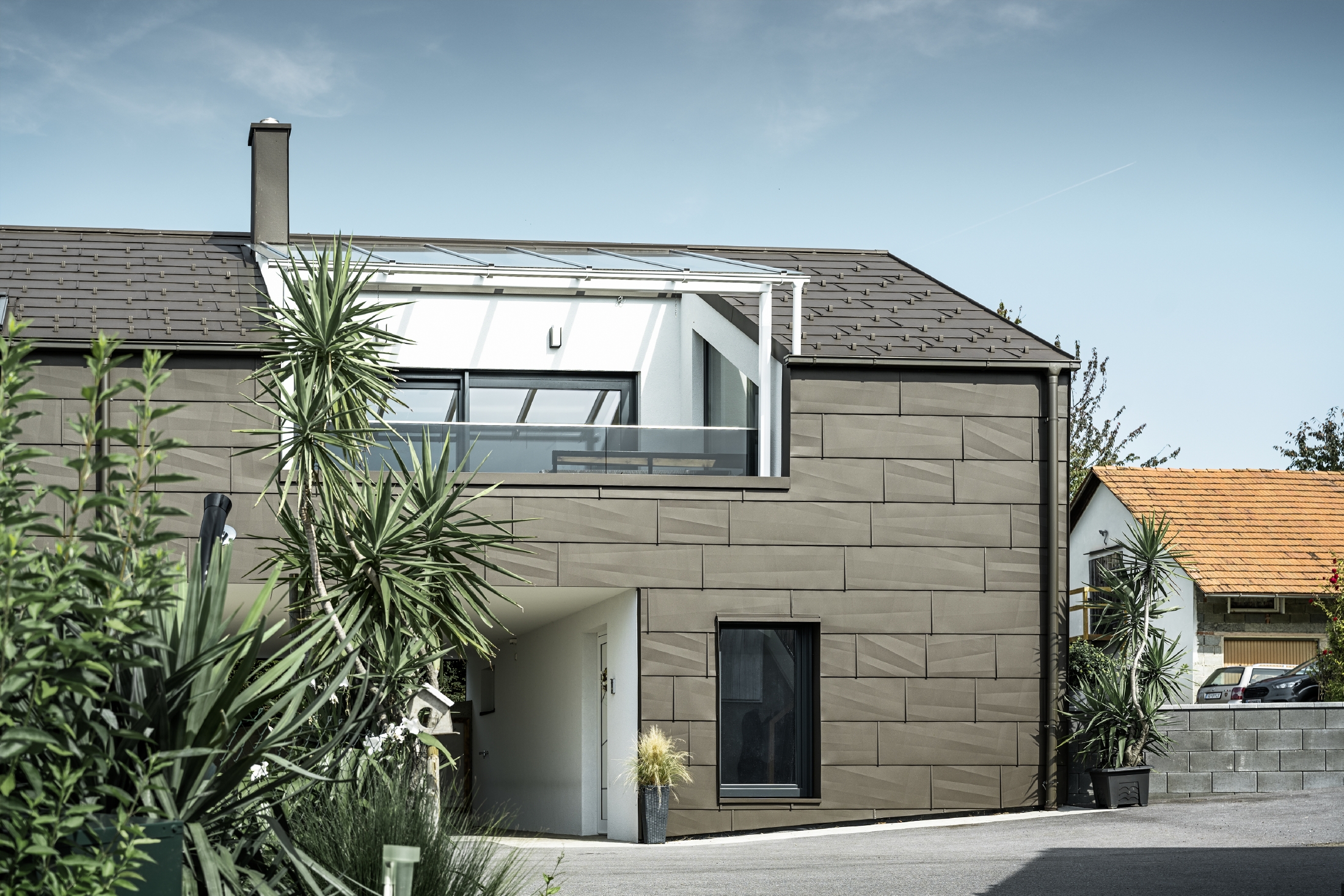 Referenze PREFA Sistemi per facciata FX.12 facciata 01 P.10 marrone