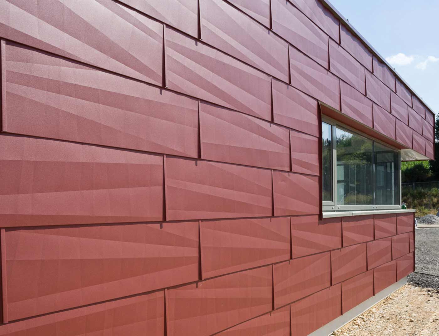 Referenze PREFA Sistemi per facciata FX.12 facciata 05 P.10 rosso ossido