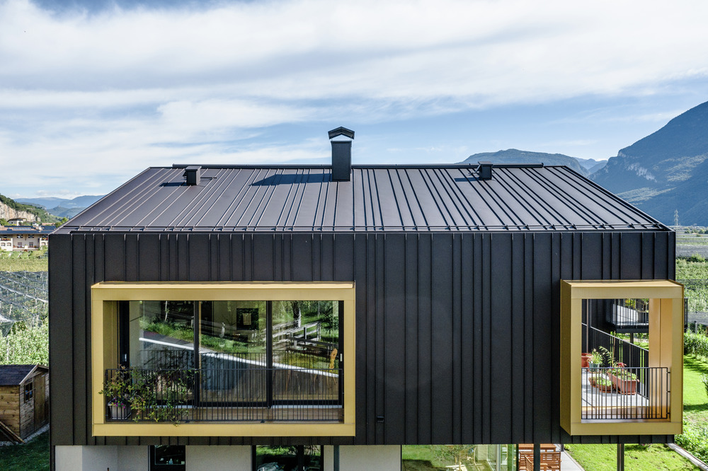 Referenzobjekte PREFA Fassadensysteme Fassadensystem Prefalz ® 11 P.10 nussbraun