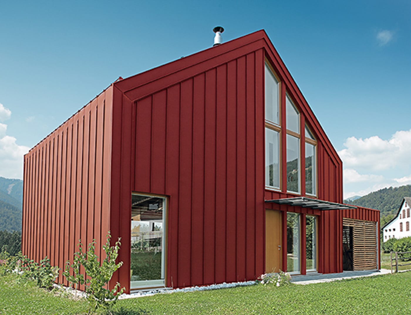 Referenzobjekte PREFA Fassadensysteme Fassadensystem Prefalz ® 05 P.10 oxydrot