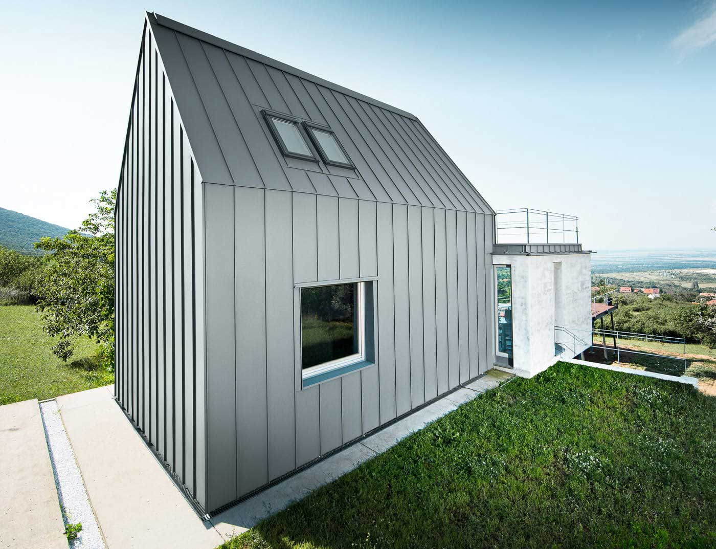 Referenzobjekte PREFA Fassadensysteme Fassadensystem Prefalz ® 07 P.10 hellgrau