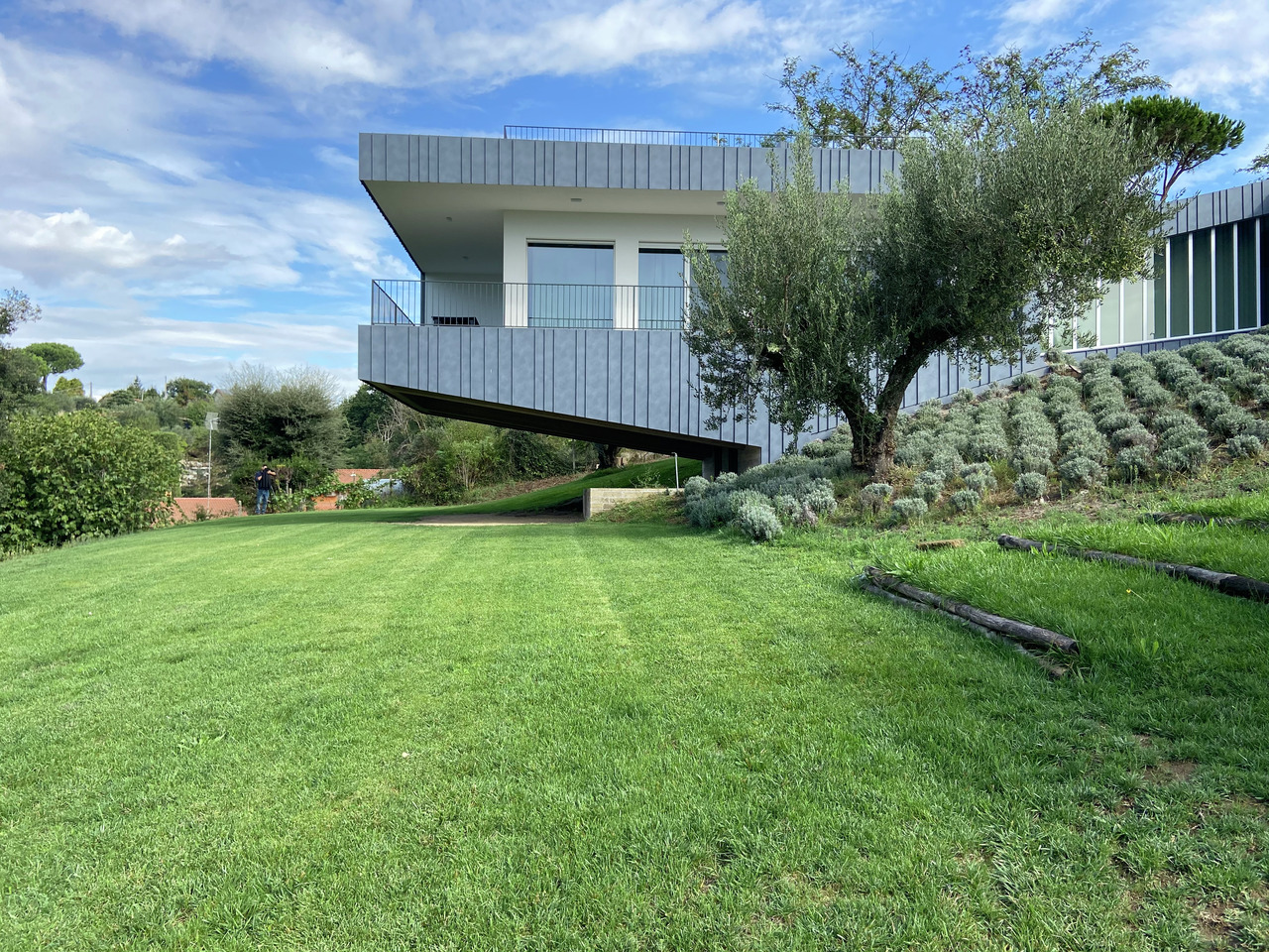 Referenzobjekte PREFA Fassadensysteme Fassadensystem Prefalz ® 43 P.10 steingrau