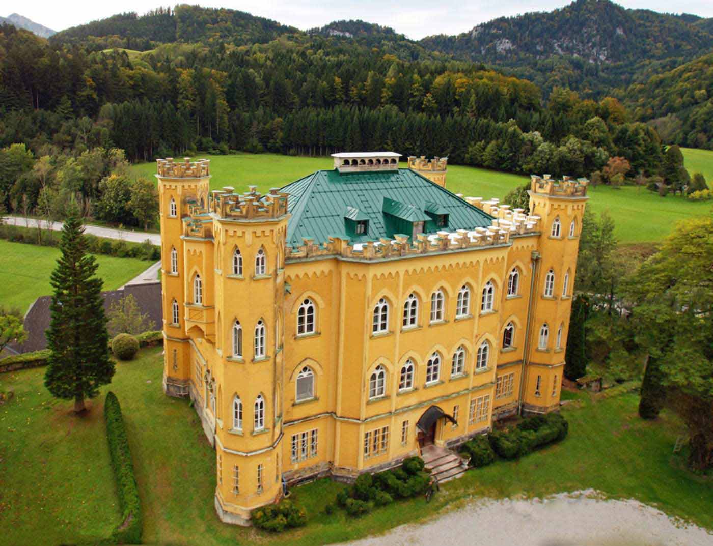 Referenzobjekte PREFA Fassadensysteme Fassadensystem Prefalz ® 06 P.10 moosgrün