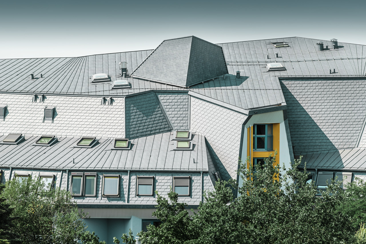 Referenze PREFA Sistemi per copertura Sistema per copertura Prefalz ® 43 P.10 grigio pietra